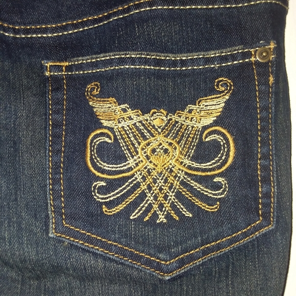 No Boundaries Jeans - Picture 4 of 5